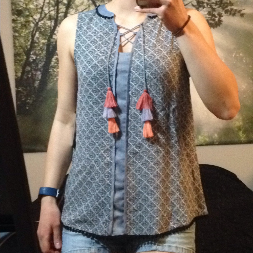 Knox Rose NWT sleeveless tassel shirt